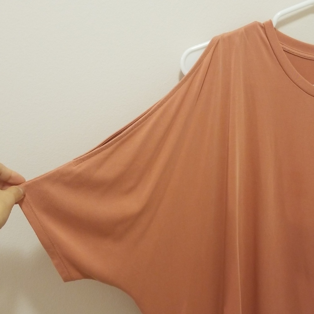 Express Cold Shoulder Wedge Top - Picture 5 of 6